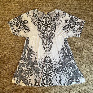 NWOT Size XL Energe World Wear black and white V-neck dress swim coverup